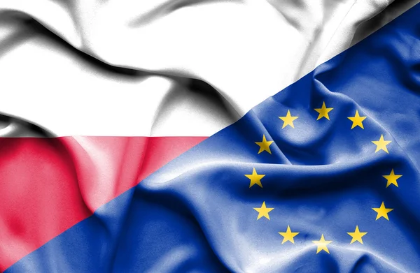 Wapperende vlag van de Europese Unie en Polen — Stockfoto