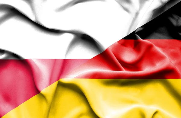 Fahnenschwenken von Deutschland und Polen — Stockfoto