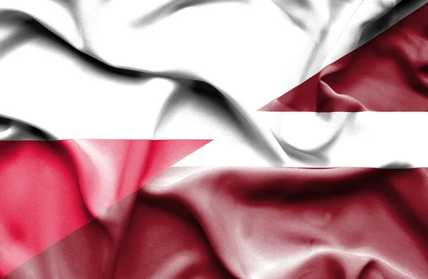 Bandera ondeante de Letonia y Polonia — Foto de Stock