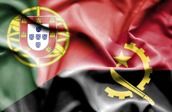 Wapperende vlag van Angola en portugal — Stockfoto