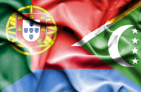 Komor Adaları ve Portekiz bayrağı sallayarak — Stok fotoğraf
