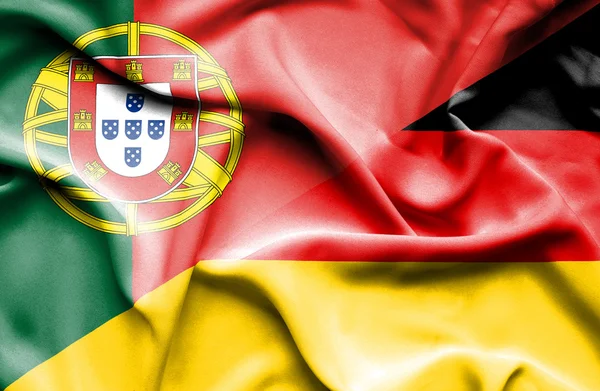 Viftande flagga Tyskland och portugal — Stockfoto