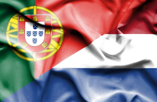 Nederländerna och portugal viftande flagga — Stockfoto