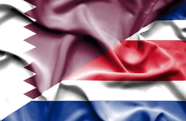Bandiera sventolante di Costa Rica e Qatar — Foto Stock