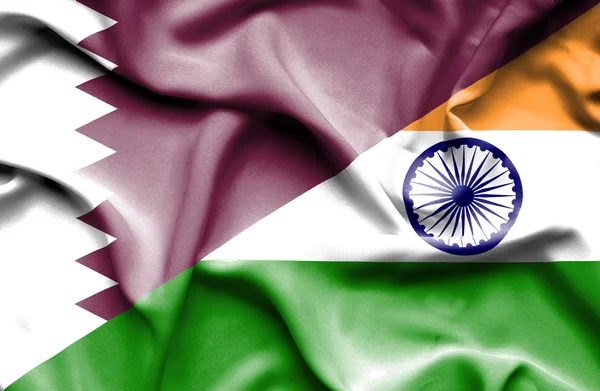 Wapperende vlag van india en qatar — Stockfoto