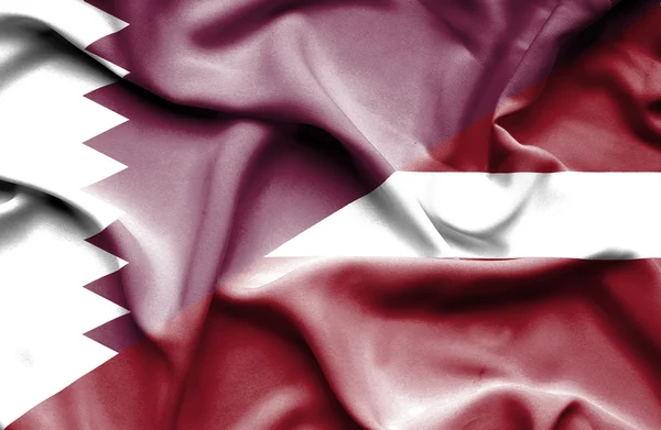 Bandera ondeante de Letonia y Qatar —  Fotos de Stock