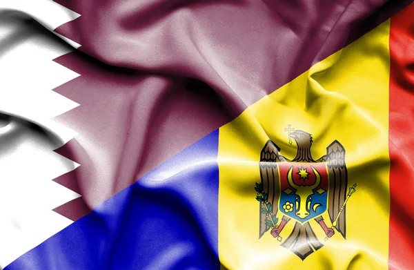 Mávání vlajkou Moldávie a Katar — Stock fotografie