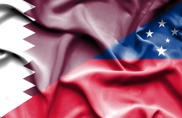 Lambaikan bendera Samoa dan Qatar — Stok Foto