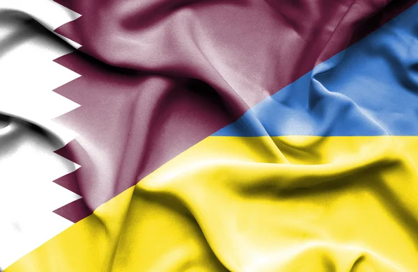 Ondeando la bandera de Ucrania y Qatar — Foto de Stock