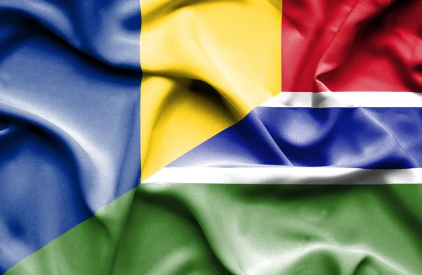 Bandera ondeante de Gambia y Rumanía —  Fotos de Stock