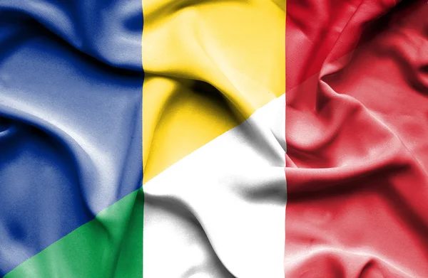 Bandiera sventolante di Italia e Romania — Foto Stock