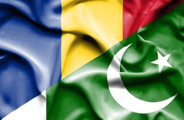 Waving flag of Pakistan and Romania — Stock Photo, Image