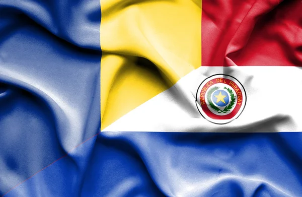 Bandeira ondulante do Paraguai e da Roménia — Fotografia de Stock