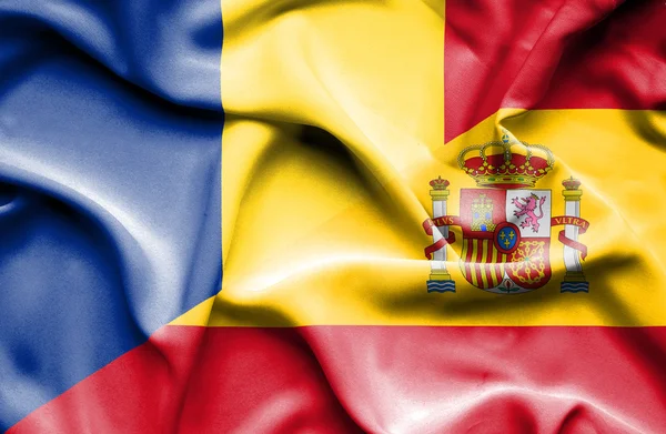 Flagge Spaniens und Rumäniens schwenken — Stockfoto