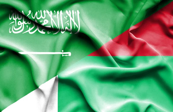 Wapperende vlag van Madagaskar en Saoedi-Arabië — Stockfoto