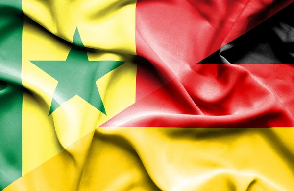 Bandiera sventolante di Germania e Senegal — Foto Stock