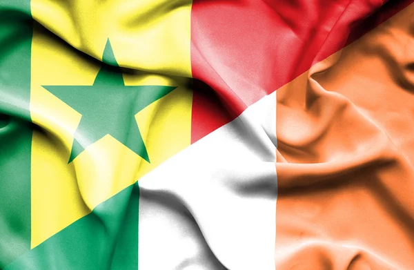 Bandera ondeante de Irlanda y Senegal — Foto de Stock
