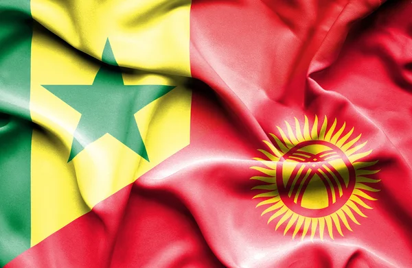 Bandeira ondulada do Quirguistão e Senegal — Fotografia de Stock