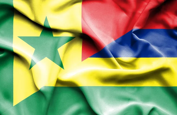 Macha flagą mauritius i Senegalu — Zdjęcie stockowe