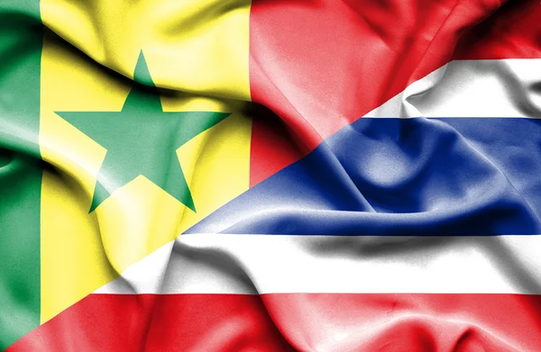 Bandiera sventolante di Thailandia e Senegal — Foto Stock