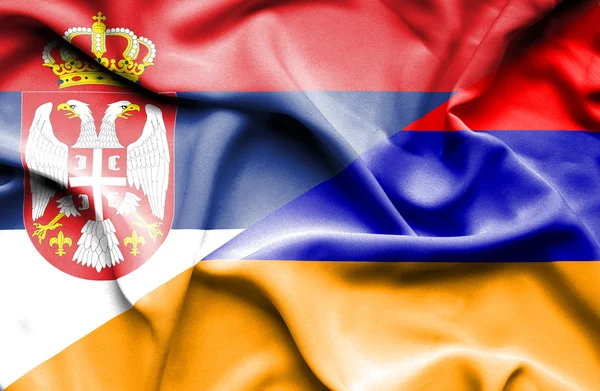 亚美尼亚和塞尔维亚那飘扬的旗帜 — 图库照片