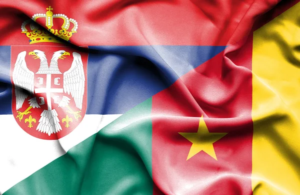Bandeira acenando de Camarões e Sérvia — Fotografia de Stock