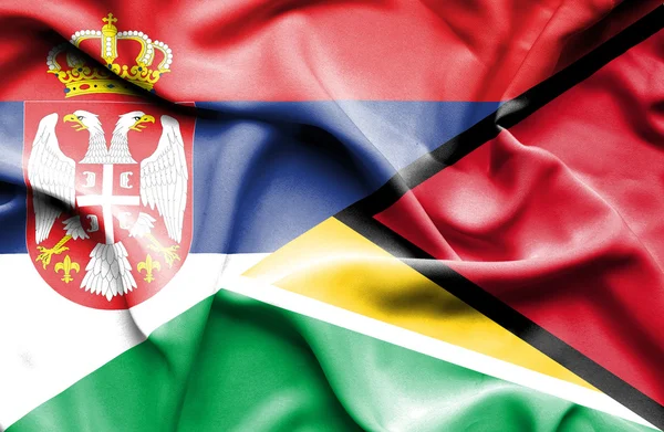 Mávání vlajkou Guyany a Srbsko — Stock fotografie
