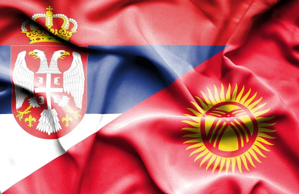 Bandera ondeante de Kirguistán y Serbia — Foto de Stock