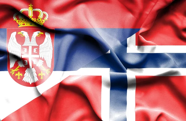 Flagge Norwegens und Serbiens schwenken — Stockfoto