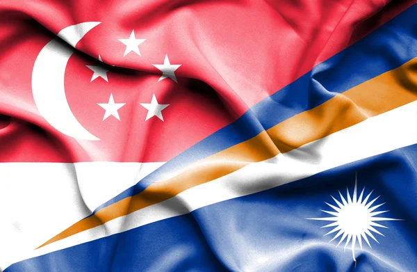Bandiera sventolante delle Isole Marshall e Singapore — Foto Stock