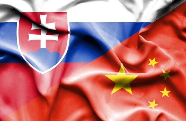 Sventolando bandiera di Cina e Slovacchia — Foto Stock