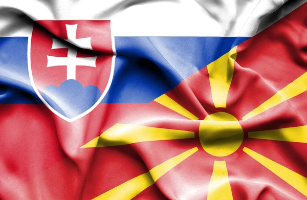 Bandeira ondulada da Macedônia e Eslováquia — Fotografia de Stock