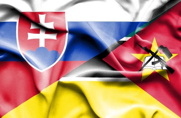 Viftande flagga Moçambique och Slovakien — Stockfoto