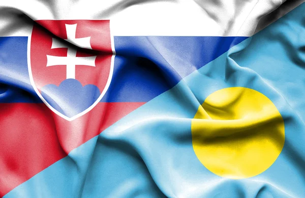 Flagge Palaus und der Slowakei schwenken — Stockfoto