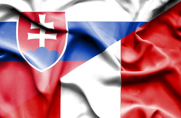 Vlající vlajka peru a Slovenska — Stock fotografie