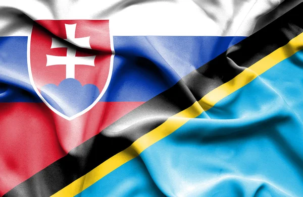 Tanzania och Slovakien viftande flagga — Stockfoto