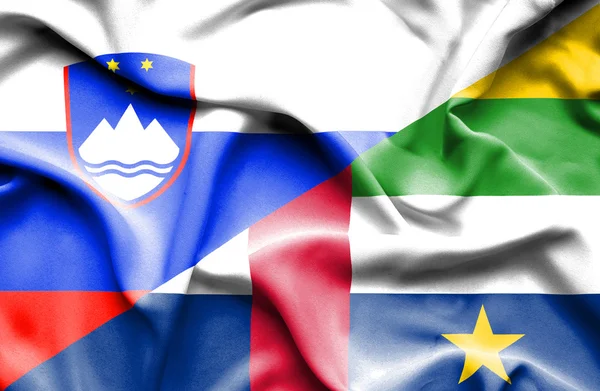 Bandera ondeante de la República Centroafricana y Eslovenia —  Fotos de Stock