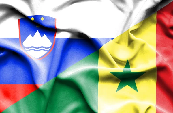 Viftande flagga senegal och Slovenien — Stockfoto