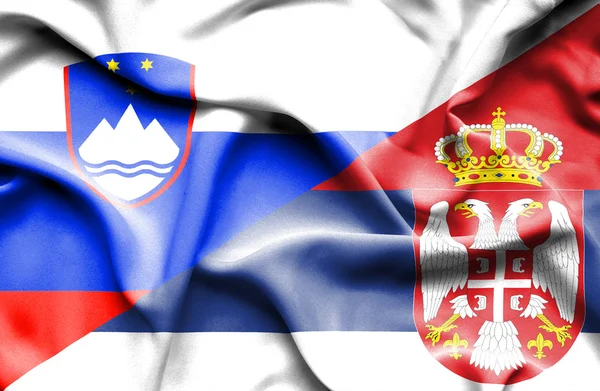Wapperende vlag van Servië en Slovenië — Zdjęcie stockowe