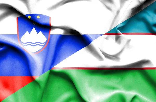 Bandeira ondulada do Uzbequistão e da Eslovénia — Fotografia de Stock