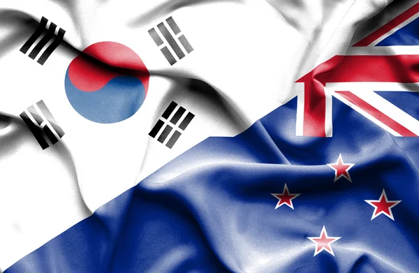 Flagge von Neuseeland und Südkorea schwenken — Stockfoto