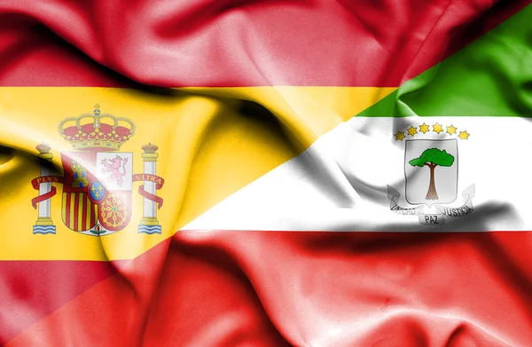 Flagge von Äquatorialgiuinea und Spanien schwenkend — Stockfoto
