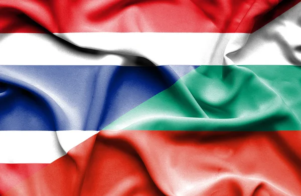 Flagge Bulgariens und Thailands schwenken — Stockfoto