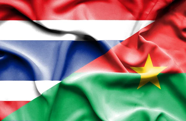 Flagge der Burkinafaso und Thailands schwenken — Stockfoto