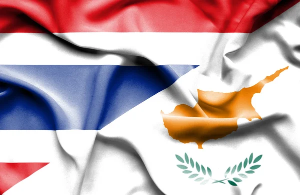 Bandera ondeante de Chipre y Tailandia — Foto de Stock