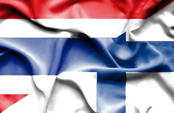 Wapperende vlag van finland en thailand — Stockfoto
