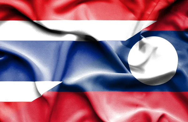 老挝和泰国那飘扬的旗帜 — 图库照片