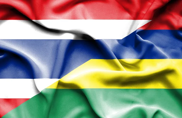 Vlající vlajka Mauricia a Thajska — Stock fotografie