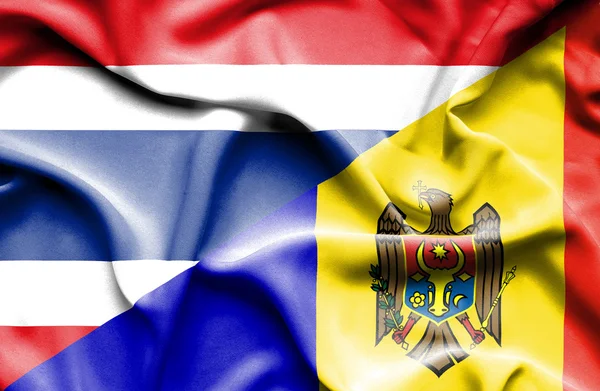 Bandeira ondulada da Moldávia e Tailândia — Fotografia de Stock