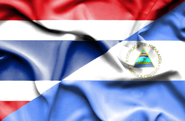 Nikaragua ve Tayland bayrağı sallayarak — Stok fotoğraf